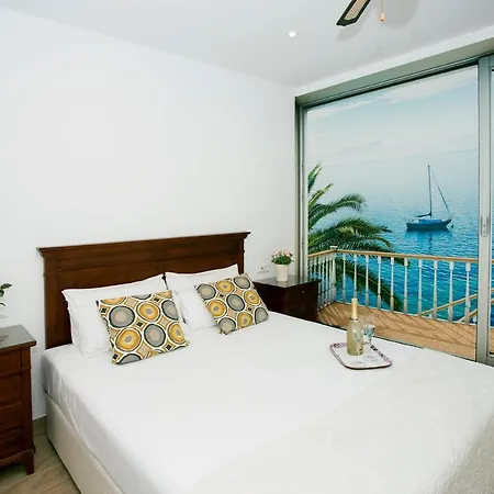 Fresh, Relax & Sun Historic Center Apartment